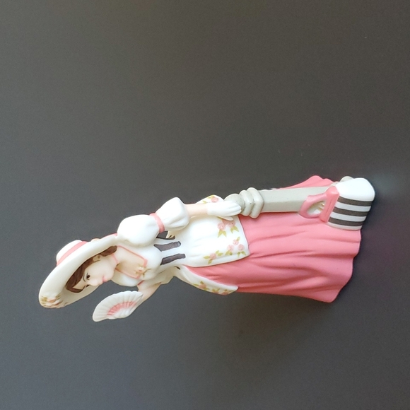 Avon Collectibles Mrs P.F.E Albee 1994 - Picture 3 of 10